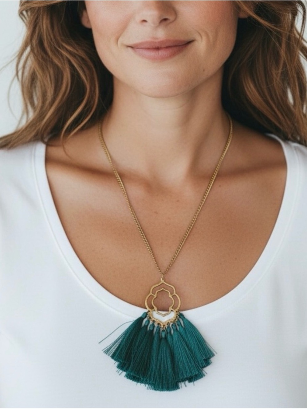 GORGEOUS GOLD-TONE NECKLACE ADORNED WITH PENDANT AND TEAL TASSELS